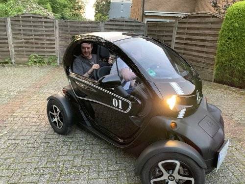 twizy_faehrt_k.jpeg